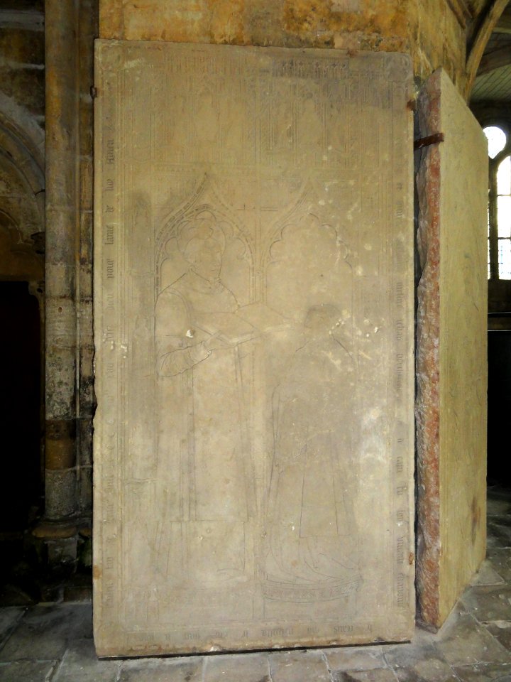 Dalle funéraire de la cathédrale Saint-Etienne (Châlons-en-Champagne) (02)