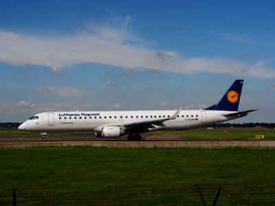D-AEBM Embraer ERJ-195LR (ERJ-190-200 LR) Lufthansa CityLine taxiing at Schiphol (AMS - EHAM), The Netherlands, 18may2014, pic-3