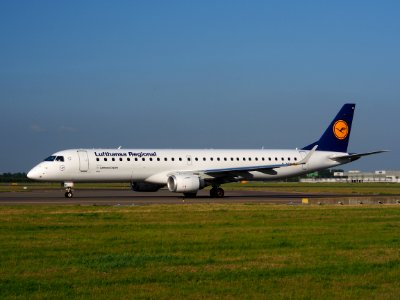 D-AEBI Lufthansa CityLine Embraer ERJ-195LR (ERJ-190-200 LR) - cn 19000464 taxiing 15july2013 pic-005