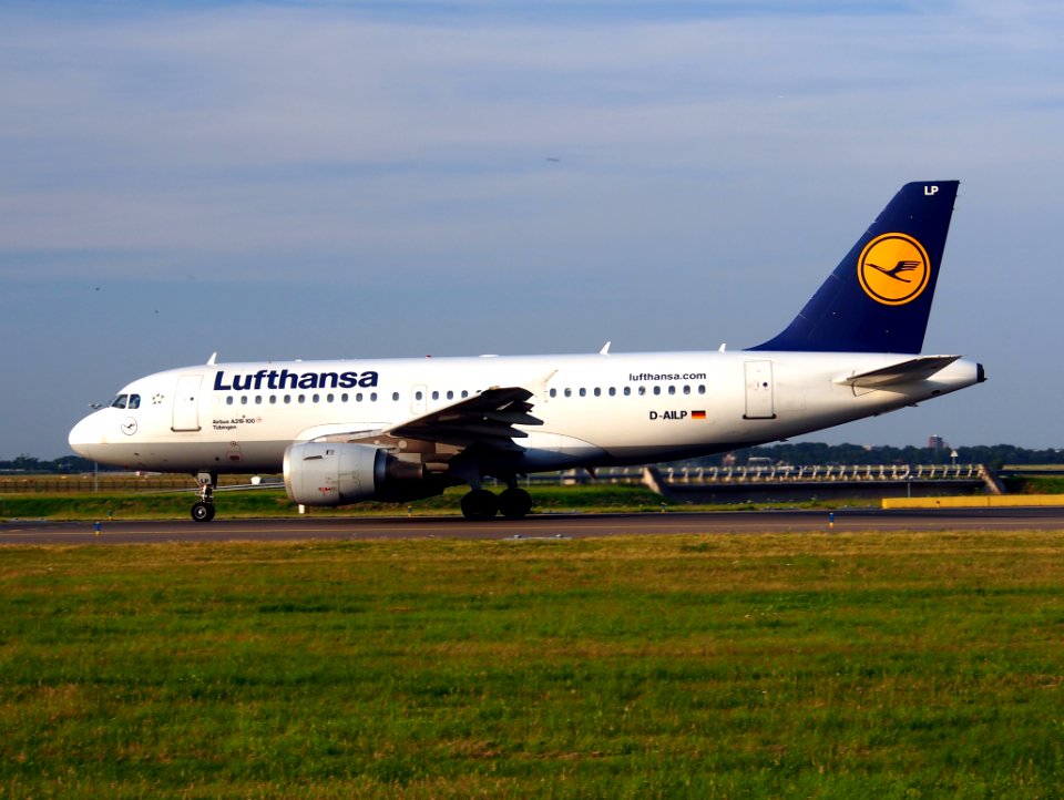 D-AILP Lufthansa Airbus A319-114 - cn 717 taxiing 22July2013 pic-003