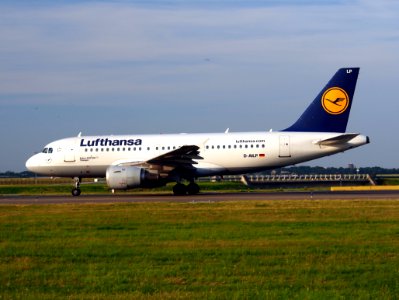 D-AILP Lufthansa Airbus A319-114 - cn 717 taxiing 22July2013 pic-003