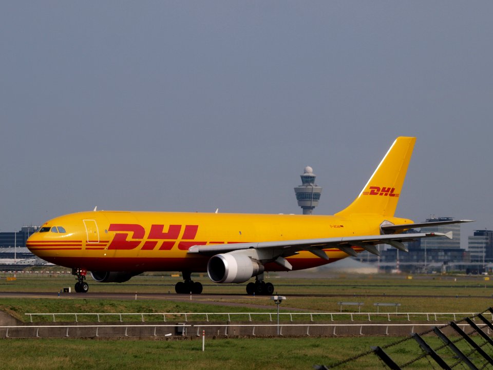 D-AEAN Airbus A300B4-622RF DHL Air taxiing 13july2013 pic-001