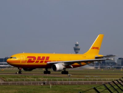 D-AEAN Airbus A300B4-622RF DHL Air taxiing 13july2013 pic-001