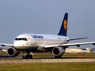 D-AILP Lufthansa Airbus A319-114 - cn 717 taxiing 22July2013 pic-001