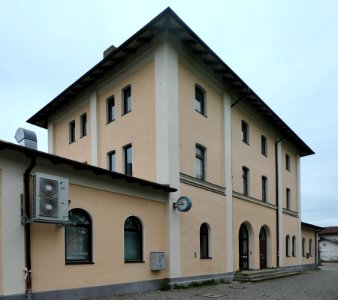 Dachau Bahnhof, Empfangsgebäude v NW, 2