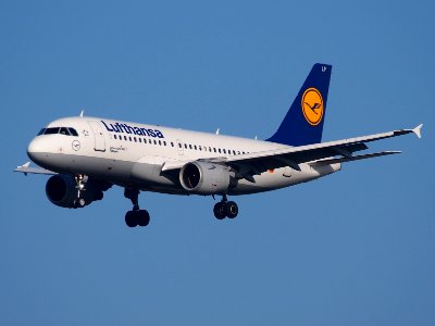 D-AILP Lufthansa Airbus A319-114, landing at Schiphol (AMS - EHAM), Netherlands, pic2
