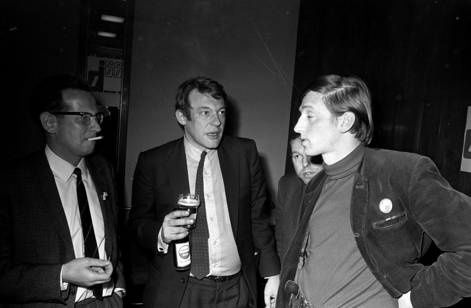 D66 bijeen voor verkiezingsuitslag in Krasnapolski, Amsterdam.Vlnr. , Hans van , Bestanddeelnr 923-3565