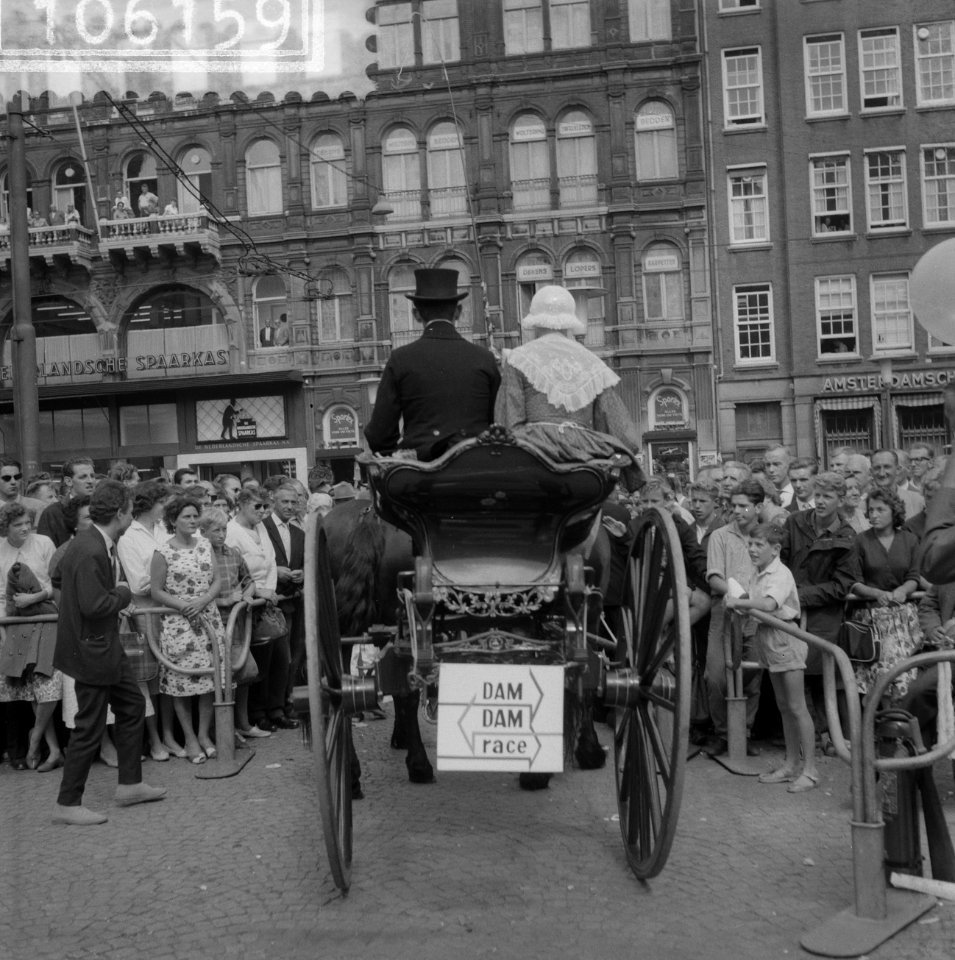 Dam tot Dam race , eerste dag, de heer A.F. Jansma uit Deinum met koets en paard, Bestanddeelnr 910-6159