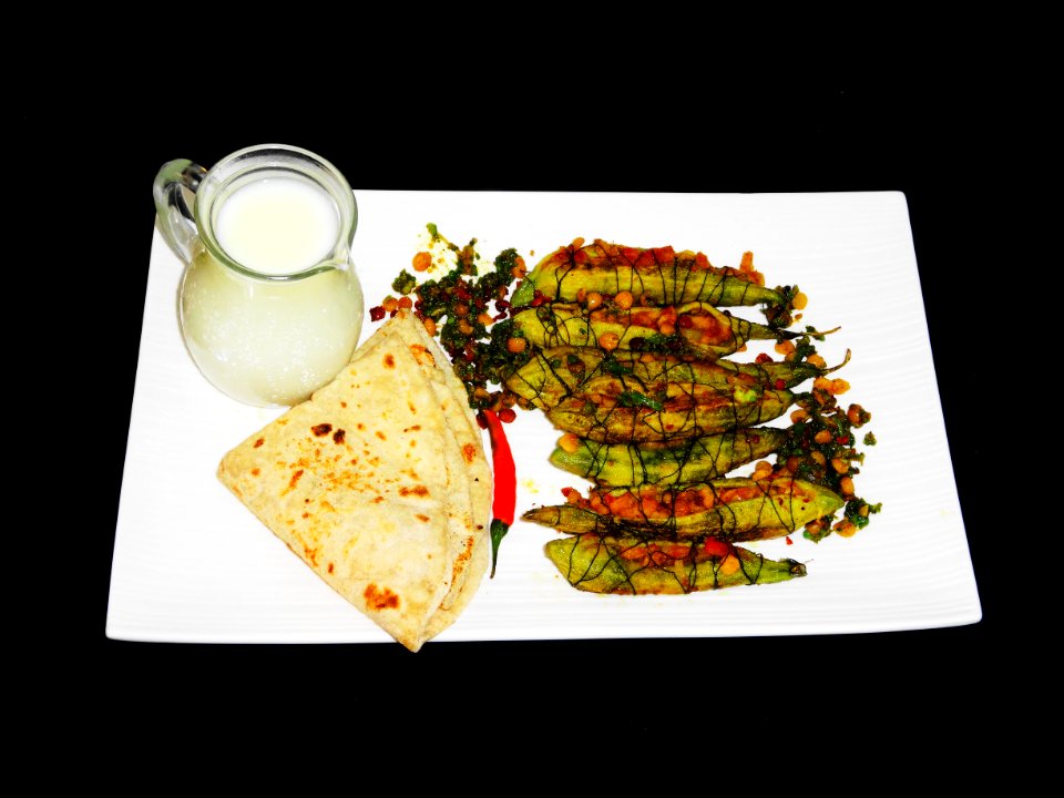 Daal Bharay Karelay