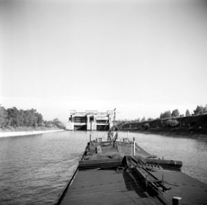 Damco 230 bij de sluis in het Grand Canal d'Alsace bij Kembs, Bestanddeelnr 254-1238