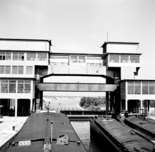 Damco 230 in de sluis in het Grand Canal d'Alsace bij Kembs, Bestanddeelnr 254-1244