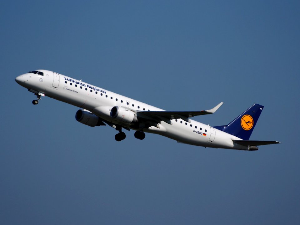 D-AEBO Lufthansa CityLine Embraer ERJ-195LR (ERJ-190-200 LR) - cn 19000542 at Schiphol (AMS - EHAM), The Netherlands, 16may2014, pic-3