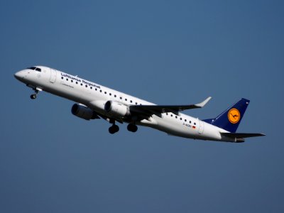 D-AEBO Lufthansa CityLine Embraer ERJ-195LR (ERJ-190-200 LR) - cn 19000542 at Schiphol (AMS - EHAM), The Netherlands, 16may2014, pic-3