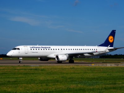 D-AEBK Lufthansa CityLine Embraer ERJ-195LR (ERJ-190-200 LR) - cn 19000500 taxiing 19july2013 pic-003