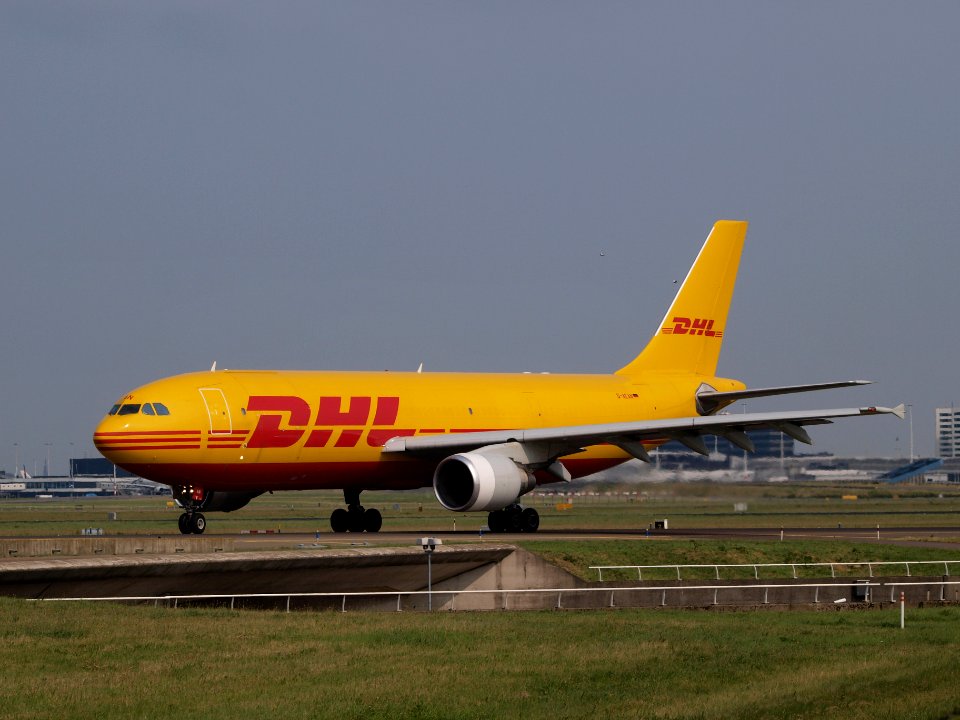 D-AEAN Airbus A300B4-622RF DHL Air taxiing 13july2013 pic-002