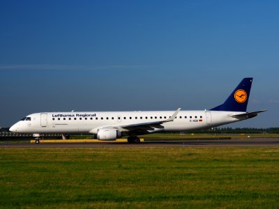 D-AEBI Lufthansa CityLine Embraer ERJ-195LR (ERJ-190-200 LR) - cn 19000464 taxiing 15july2013 pic-006