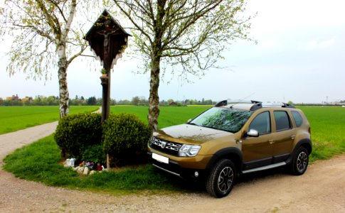 Dacia Duster Urban Explorer beim Kreuz