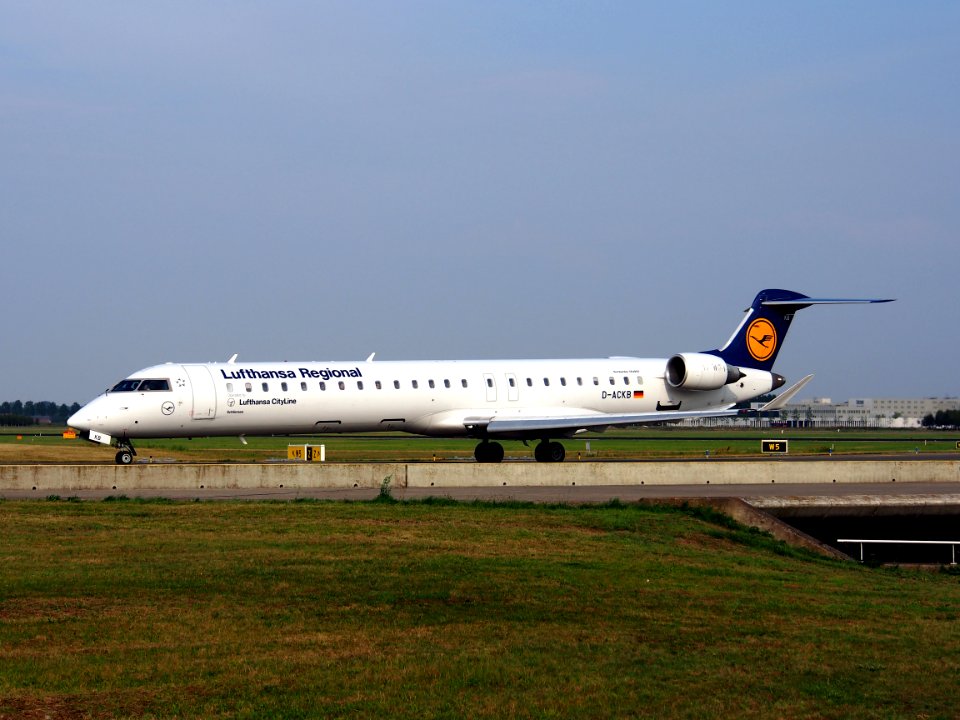 D-ACKB (CN 15073) Lufthansa Regional, 25august2013 pic-002
