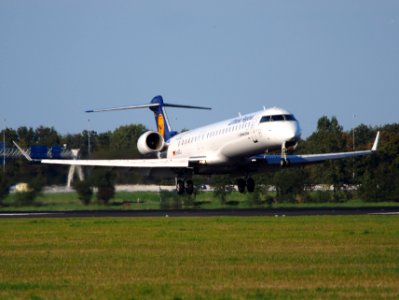 D-ACKJ Lufthansa CityLine Canadair CL-600-2D24 Regional Jet CRJ-900LR - cn 15089 landing at Schiphol pic2