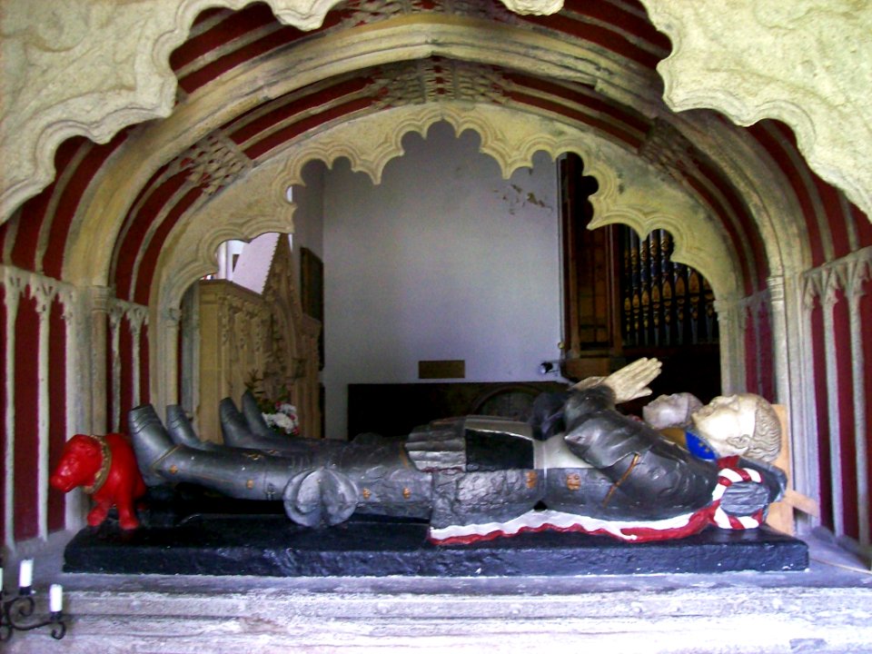 Dacre tomb, Herstmonceux 3