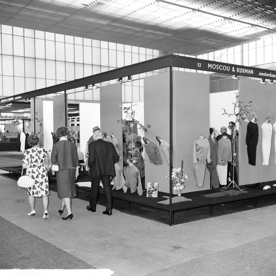 Dacova 1964 in de RAI geopend, stands, Bestanddeelnr 916-4480