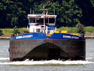 Dageraad - ENI 02305085 pushing Dommelsvoort - ENI 02323818, Oude Maas, pic1
