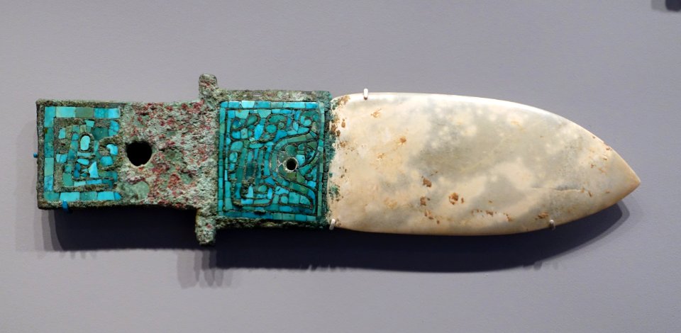 Dagger-Axe, China, Shang dynasty, 12th-11th century BC, bronze haft inlaid with turquoise, nephrite blade - Arthur M. Sackler Museum, Harvard University - DSC00782