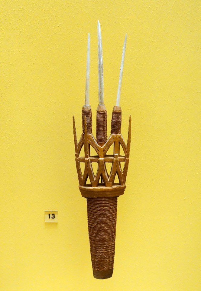 Dagger with stingray blades from Kaniet, Luf, or Ninigo Islands, 1885 - Ethnological Museum, Berlin - DSC01154