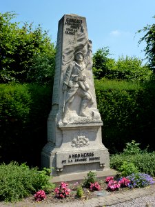 Curgies (Nord, Fr) monument aux morts