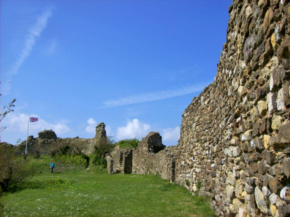 Curtain wall, Hastings Castle
