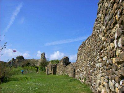 Curtain wall, Hastings Castle