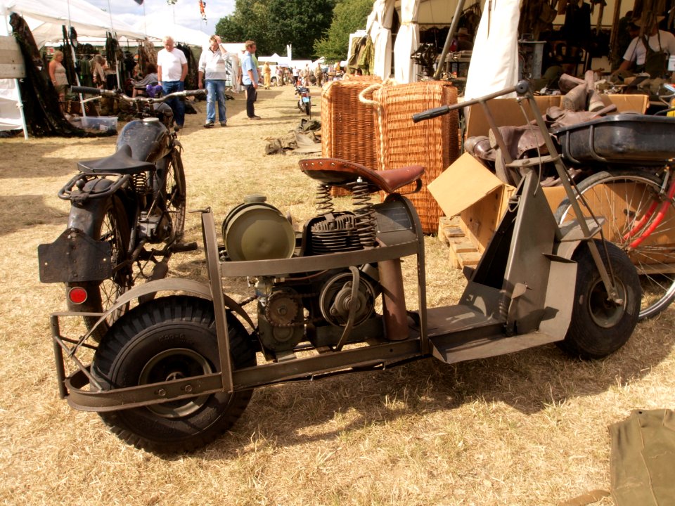 Cushman Model 53 Airborne Scooter pic2