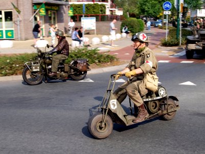 Cushman Model 53 Airborne Scooter, Bridgehead 2011 pic3