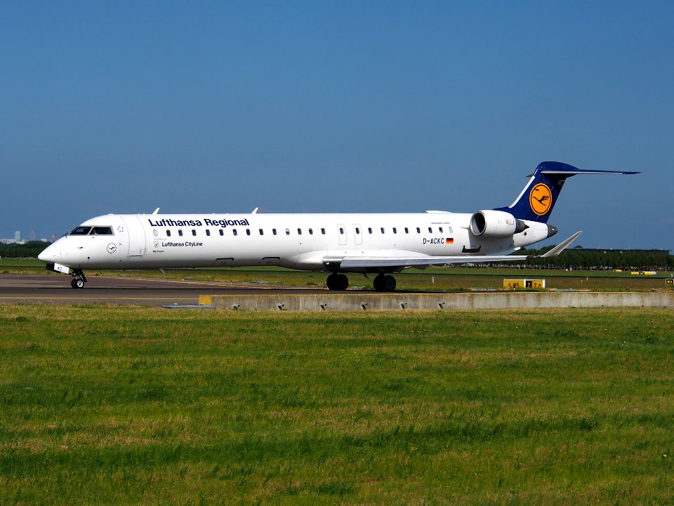 D-ACKC Lufthansa CityLine Canadair CL-600-2D24 Regional Jet CRJ-900LR - cn 15078 taxiing 18july2013 pic-002