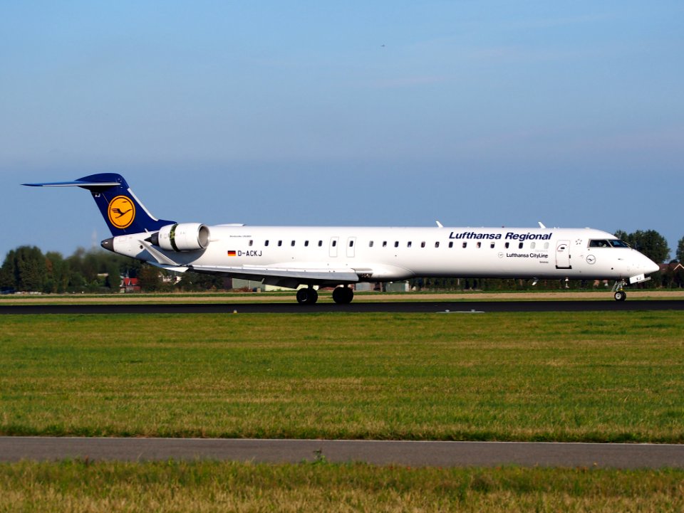 D-ACKJ Lufthansa CityLine Canadair CL-600-2D24 Regional Jet CRJ-900LR - cn 15089 landing at Schiphol pic4