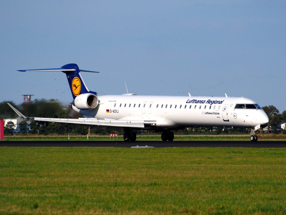D-ACKJ Lufthansa CityLine Canadair CL-600-2D24 Regional Jet CRJ-900LR - cn 15089 landing at Schiphol pic3