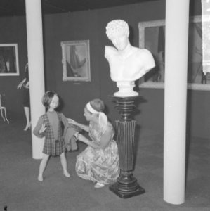 Dacova 1964 in de RAI geopend, de kinderkleding in een de stands, Bestanddeelnr 916-4479