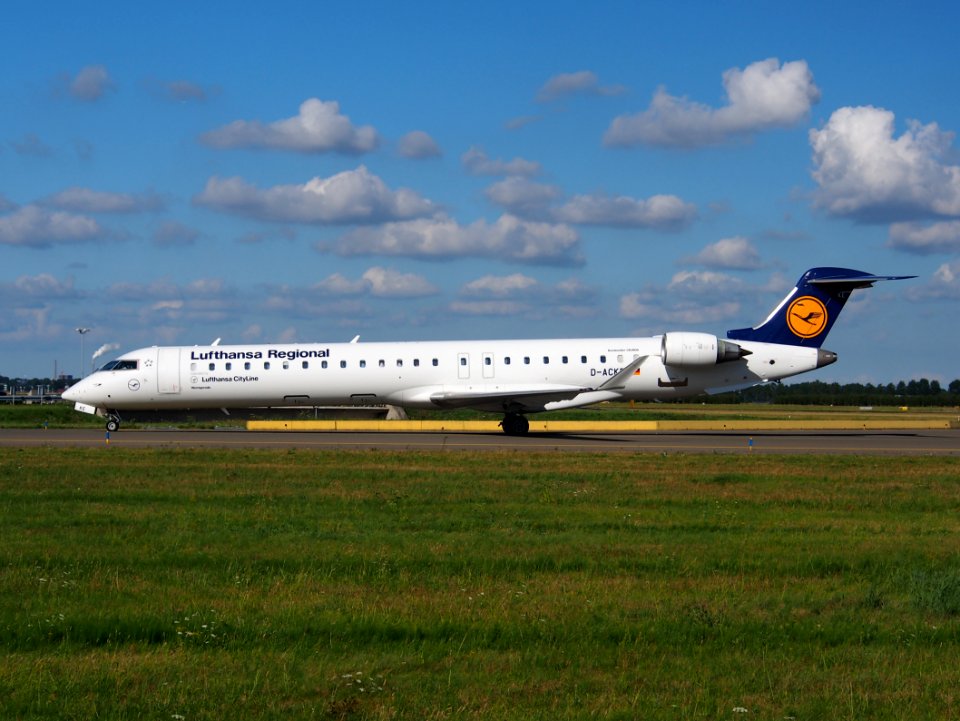D-ACKE Lufthansa CityLine Canadair CL-600-2D24 Regional Jet CRJ-900LR - cn 15081 taxiing, 25august2013 pic-003