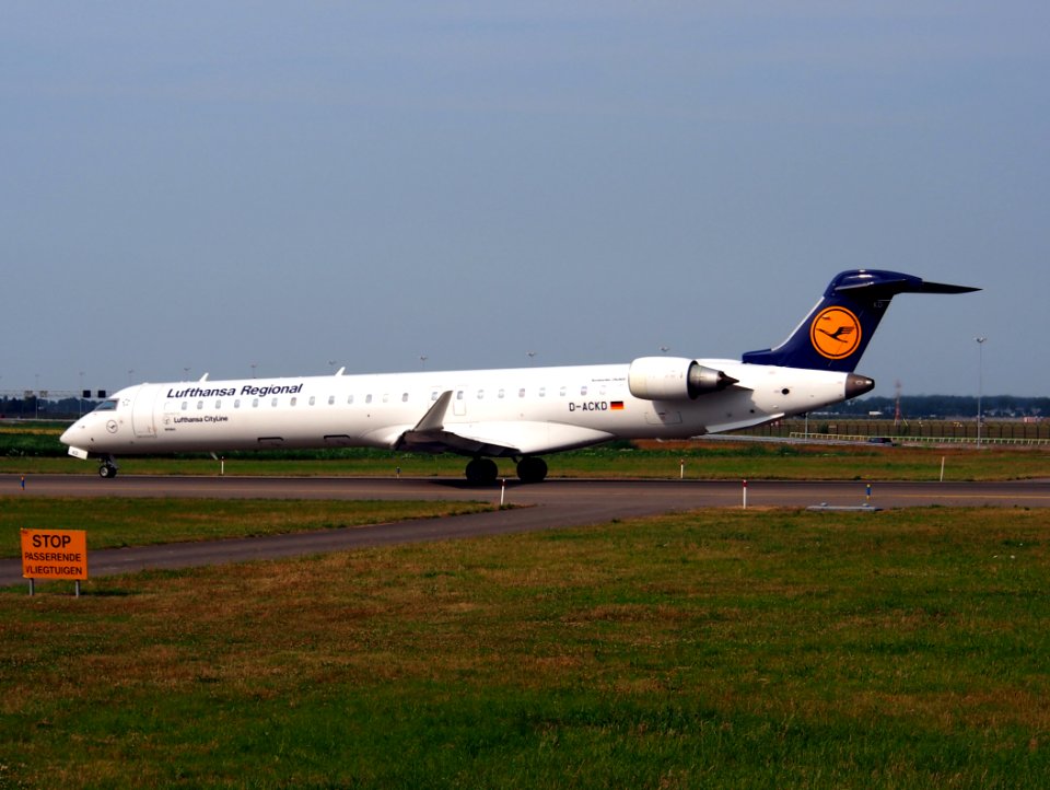 D-ACKD Lufthansa CityLine Canadair CL-600-2D24 Regional Jet CRJ-900LR - cn 15080, taxiing 22july2013 pic-002