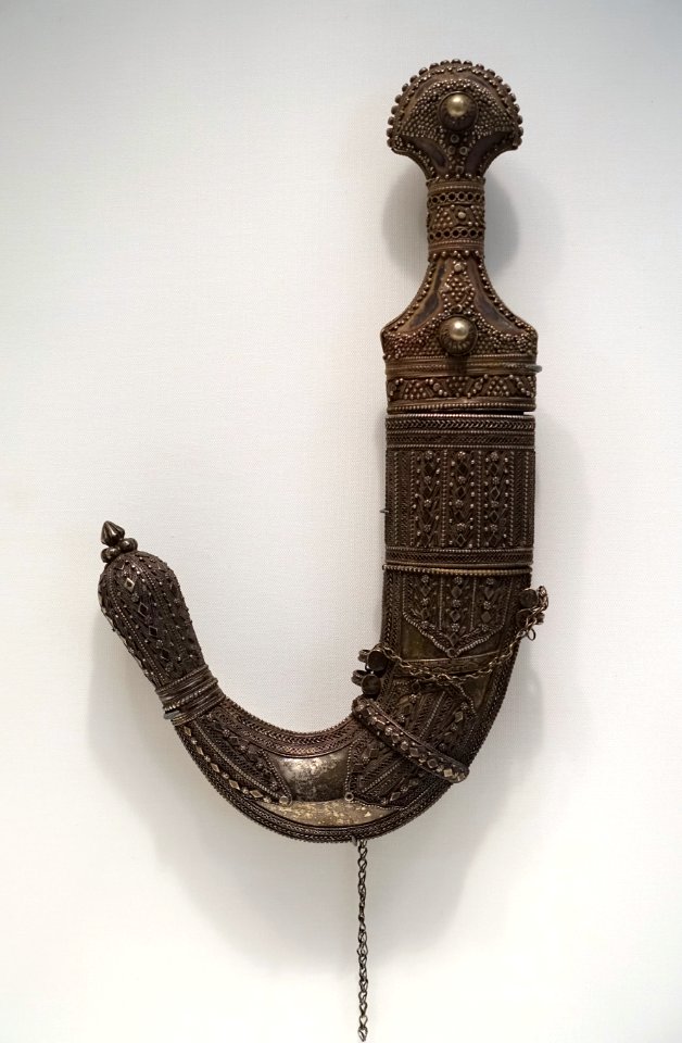 Dagger with scabbard (khanjar or janbiya), Yemen, mid 1700s AD, steel, silver, learther, fiber - Dallas Museum of Art - DSC04941