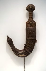 Dagger with scabbard (khanjar or janbiya), Yemen, mid 1700s AD, steel, silver, learther, fiber - Dallas Museum of Art - DSC04941