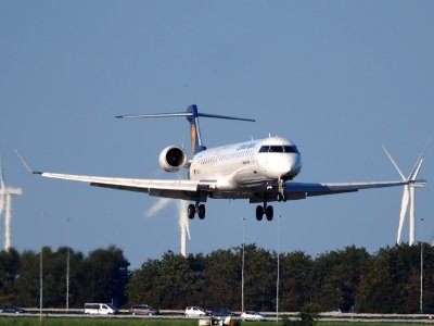 D-ACKJ Lufthansa CityLine Canadair CL-600-2D24 Regional Jet CRJ-900LR - cn 15089 landing at Schiphol pic1