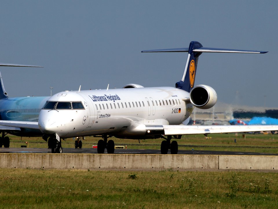 D-ACKD (CN 15080) Lufthansa Regional taxiing 22july2013