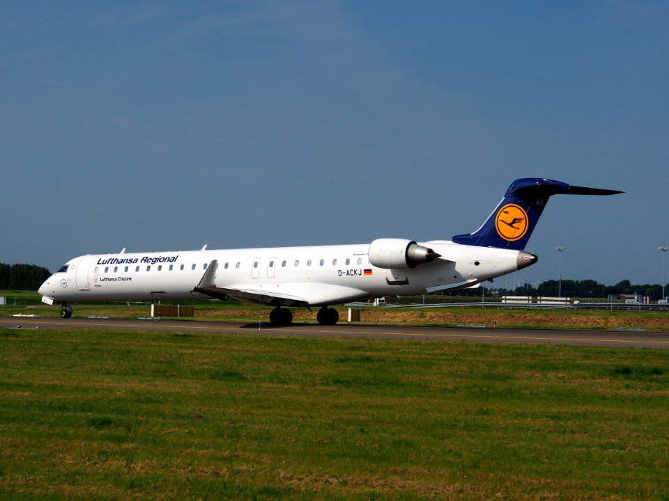 D-ACKJ Lufthansa CityLine Canadair CL-600-2D24 Regional Jet pic3
