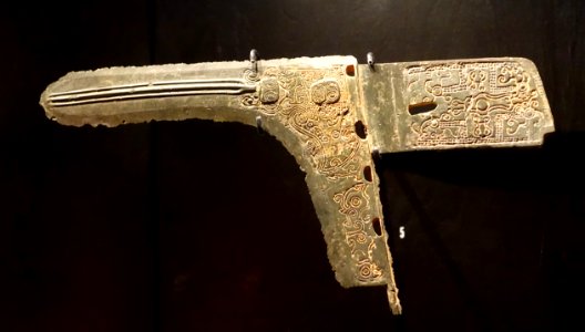 Dagger axe with engraved decoration, China, Zhou dynasty, 770-476 BC, bronze - Östasiatiska museet, Stockholm - DSC09552