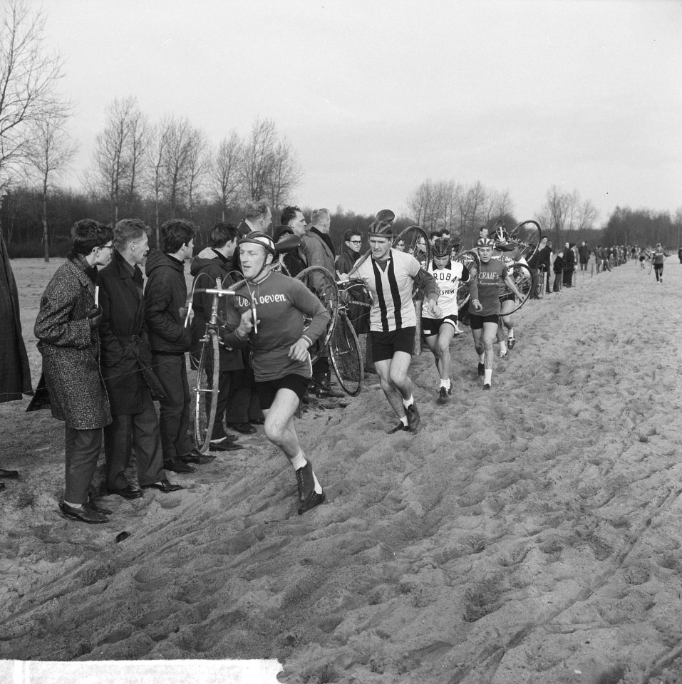 Cycle Cross kampioenschap te Rotterdam, tijdens de cross, Bestanddeelnr 916-0129