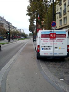 Cycle lane by day in Paris 31