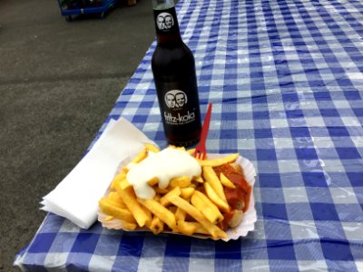 Currywurst-Pommes bei EDEKA Rumpsmüller in Lippstadt