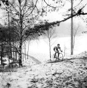 Cyclecrosswedstrijden op Duinhorst. Huldiging Brinkman (manch), Bestanddeelnr 934-5798