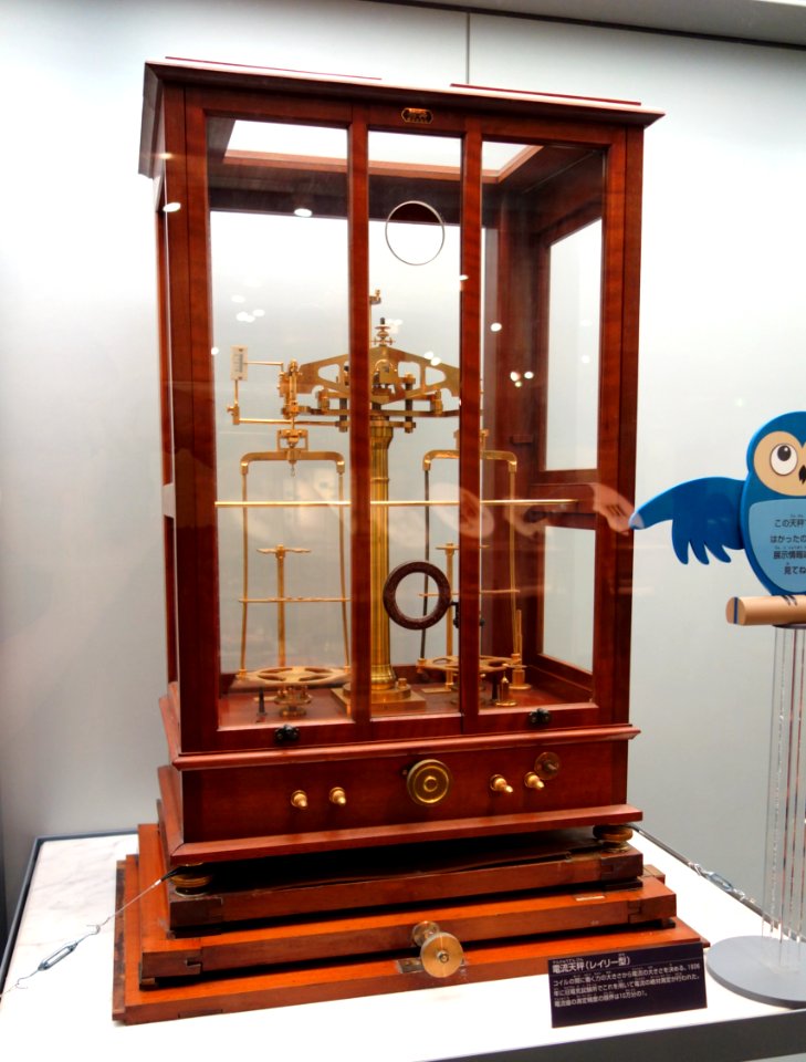 Current balance, Rayleigh type, used in 1936 - National Museum of Nature and Science, Tokyo - DSC07792